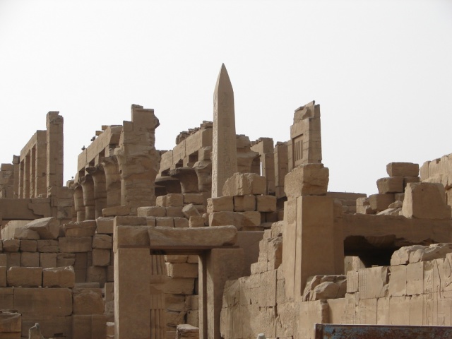 2008/03(March)/AroundTheWorld/Egypt/Karnak/640x480_Karnak from distance.jpg